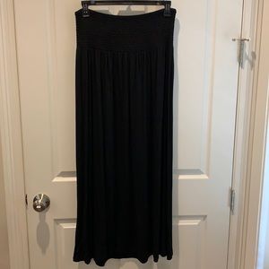 Long black maxi knit skirt